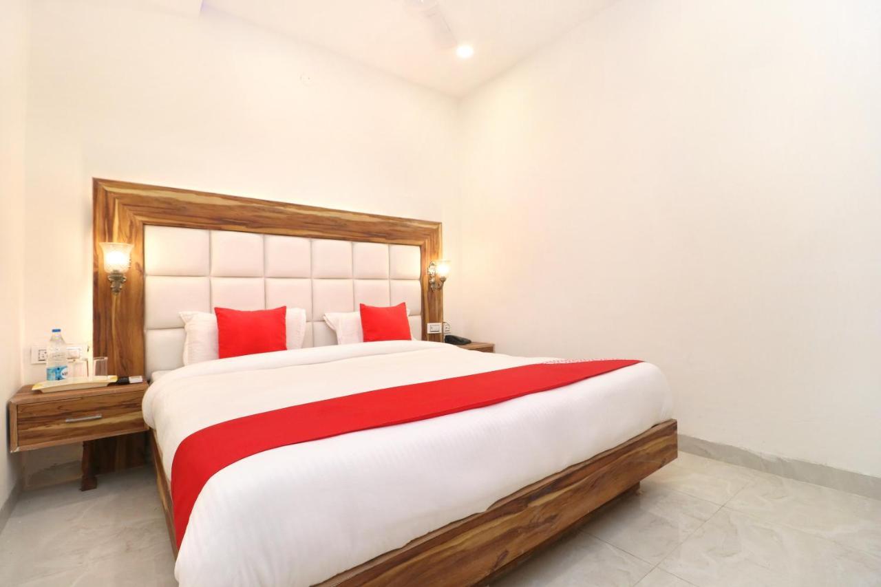 Hotel D Plaza Zirakpur Esterno foto
