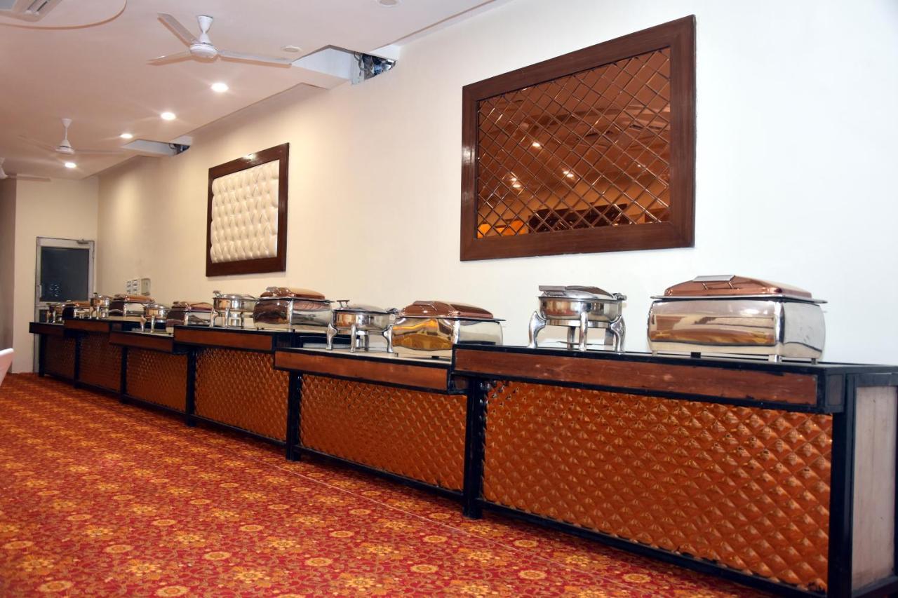 Hotel D Plaza Zirakpur Esterno foto