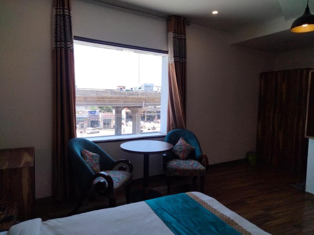 Hotel D Plaza Zirakpur Esterno foto