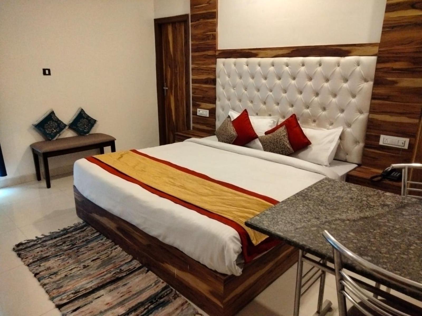 Hotel D Plaza Zirakpur Esterno foto