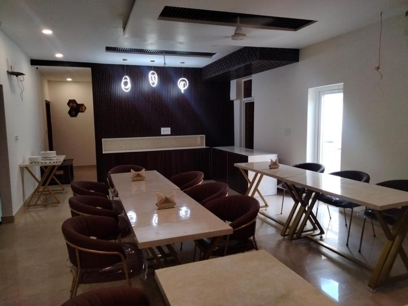 Hotel D Plaza Zirakpur Esterno foto