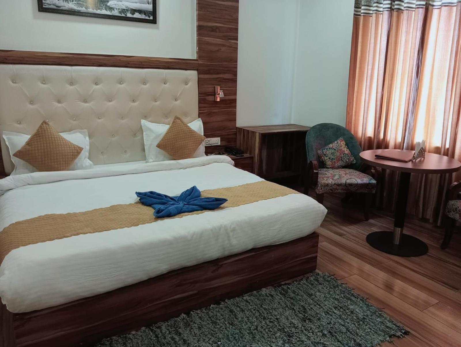 Hotel D Plaza Zirakpur Esterno foto