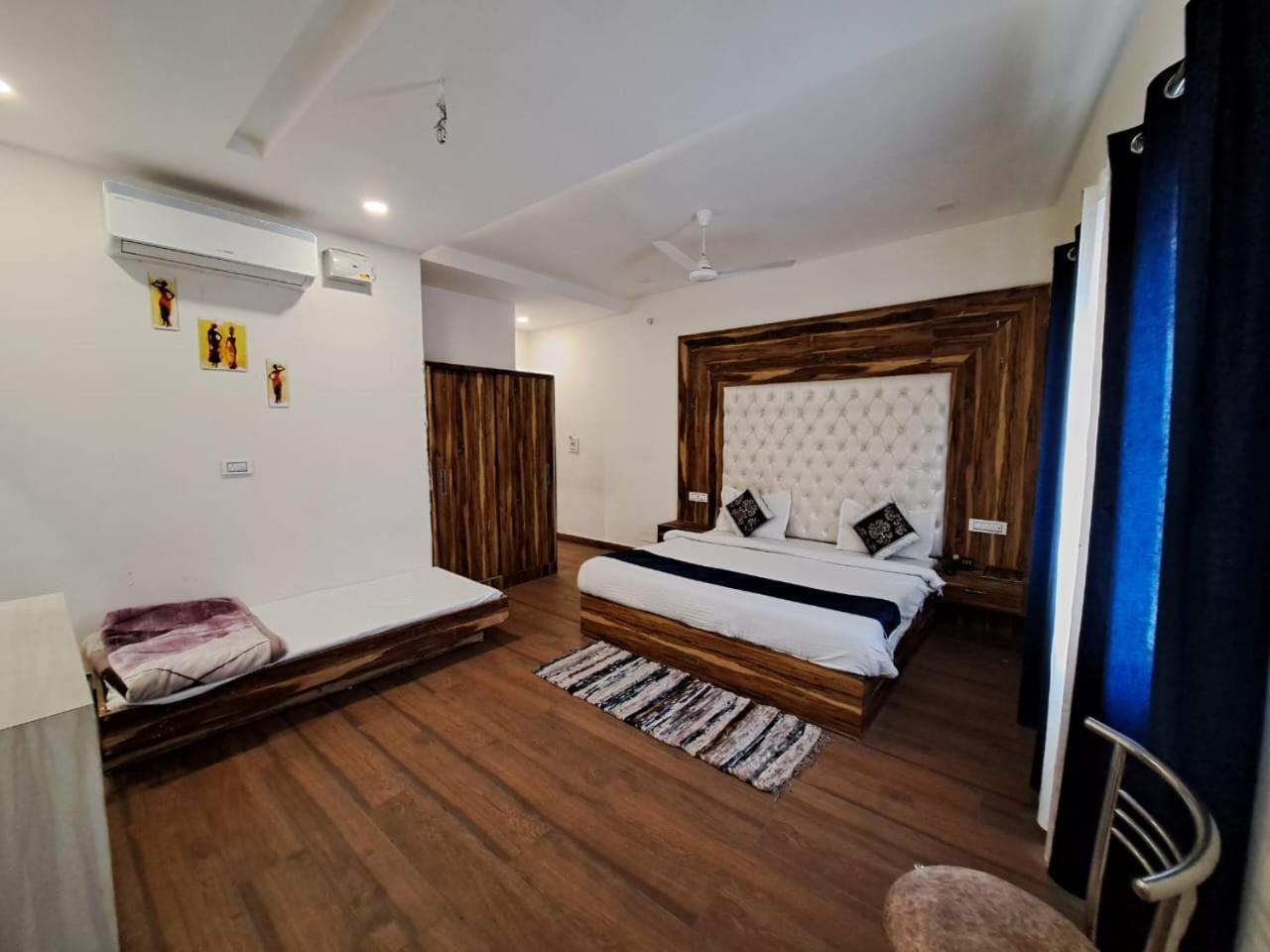 Hotel D Plaza Zirakpur Esterno foto