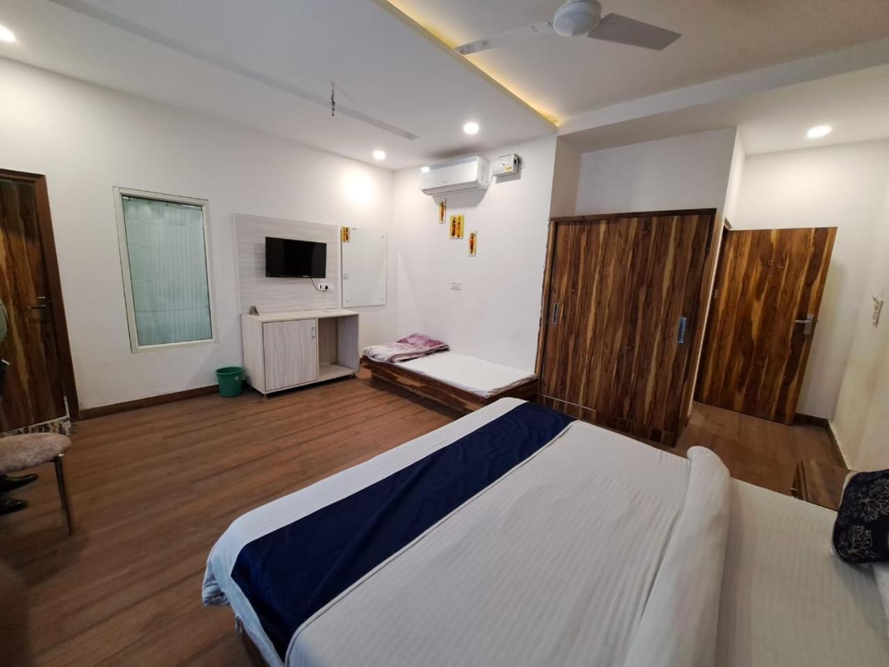 Hotel D Plaza Zirakpur Esterno foto