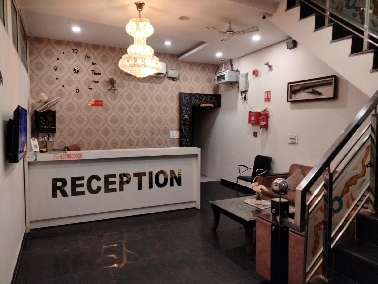 Hotel D Plaza Zirakpur Esterno foto