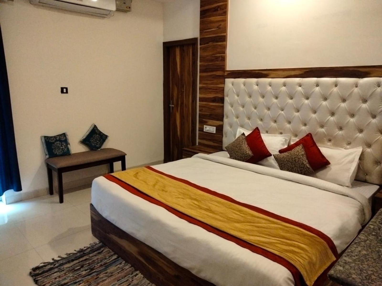 Hotel D Plaza Zirakpur Esterno foto