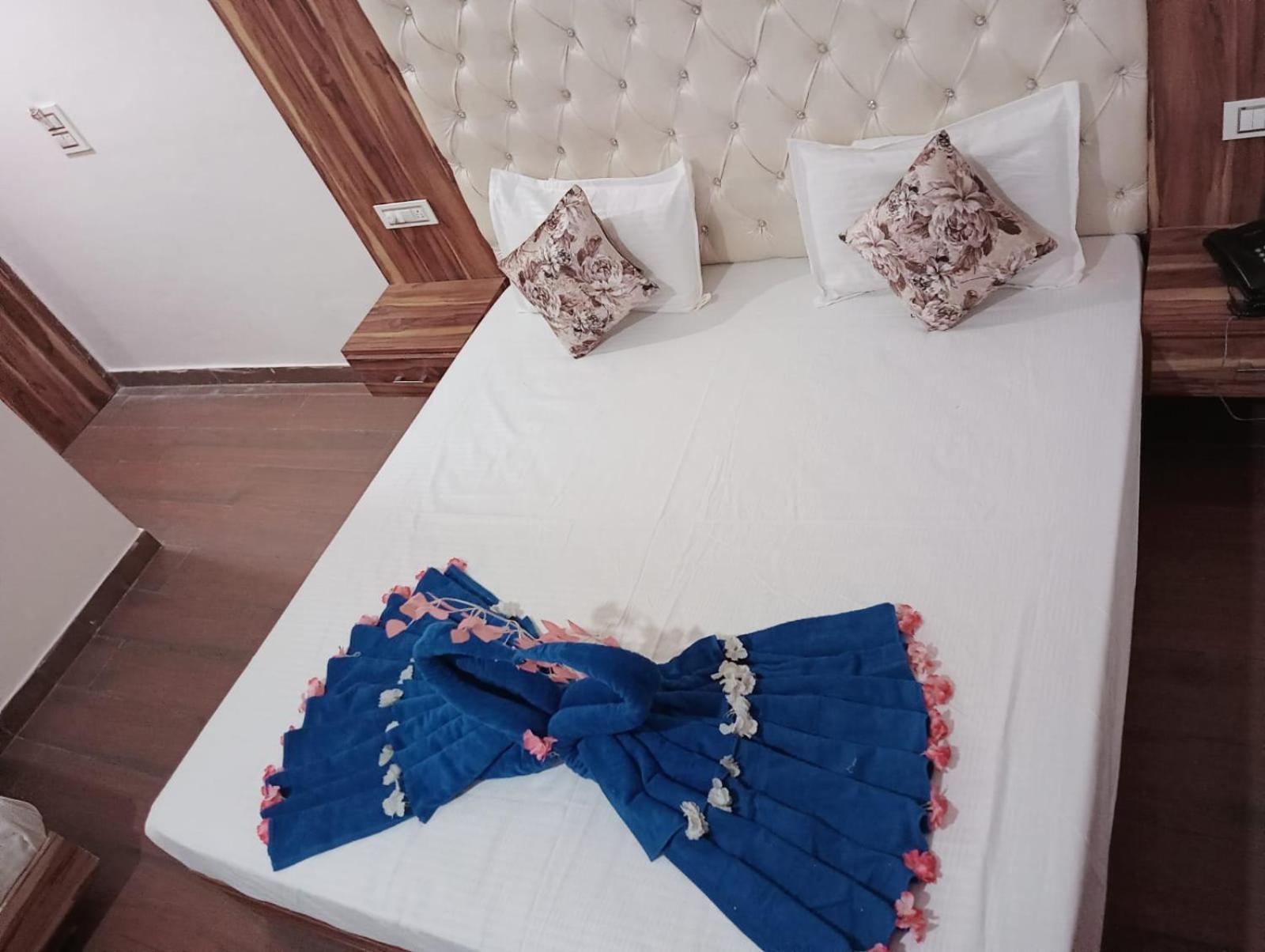 Hotel D Plaza Zirakpur Esterno foto