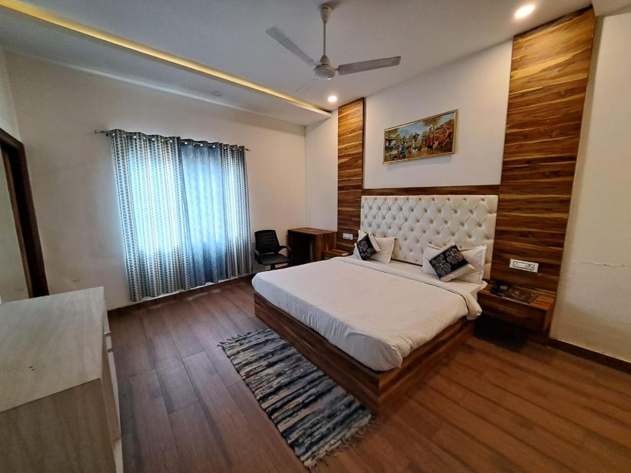 Hotel D Plaza Zirakpur Esterno foto