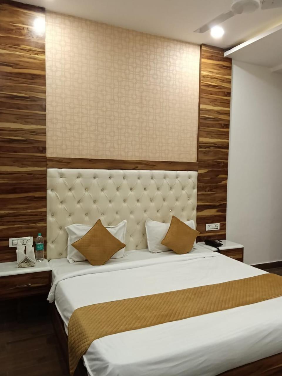 Hotel D Plaza Zirakpur Esterno foto