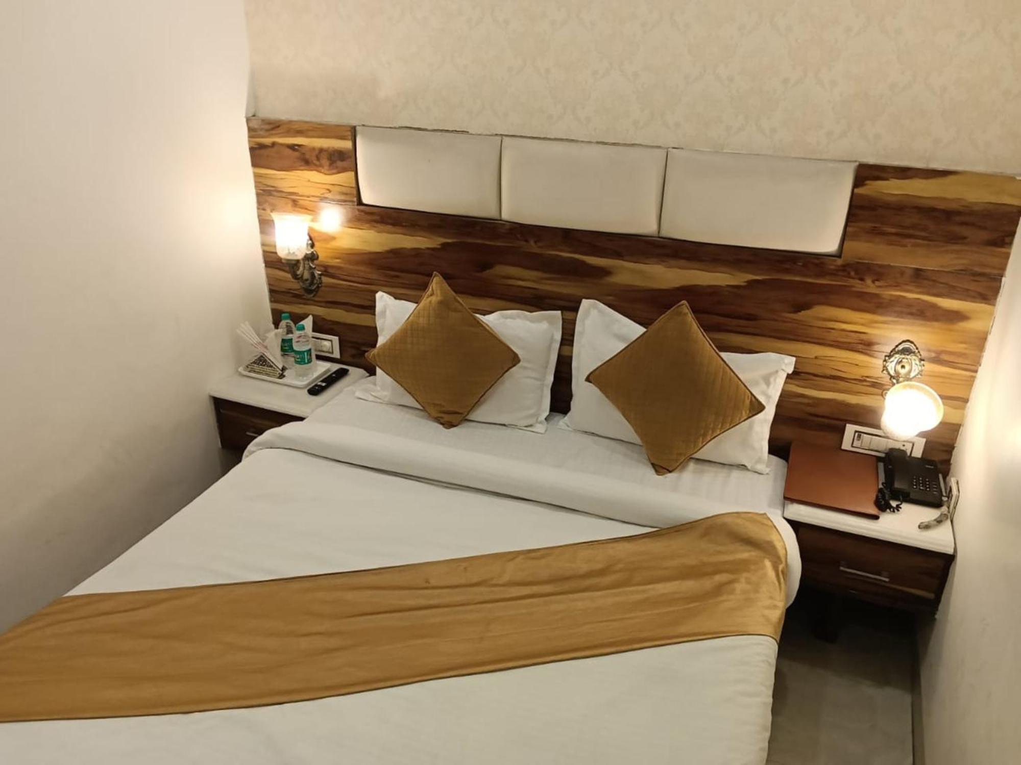 Hotel D Plaza Zirakpur Esterno foto