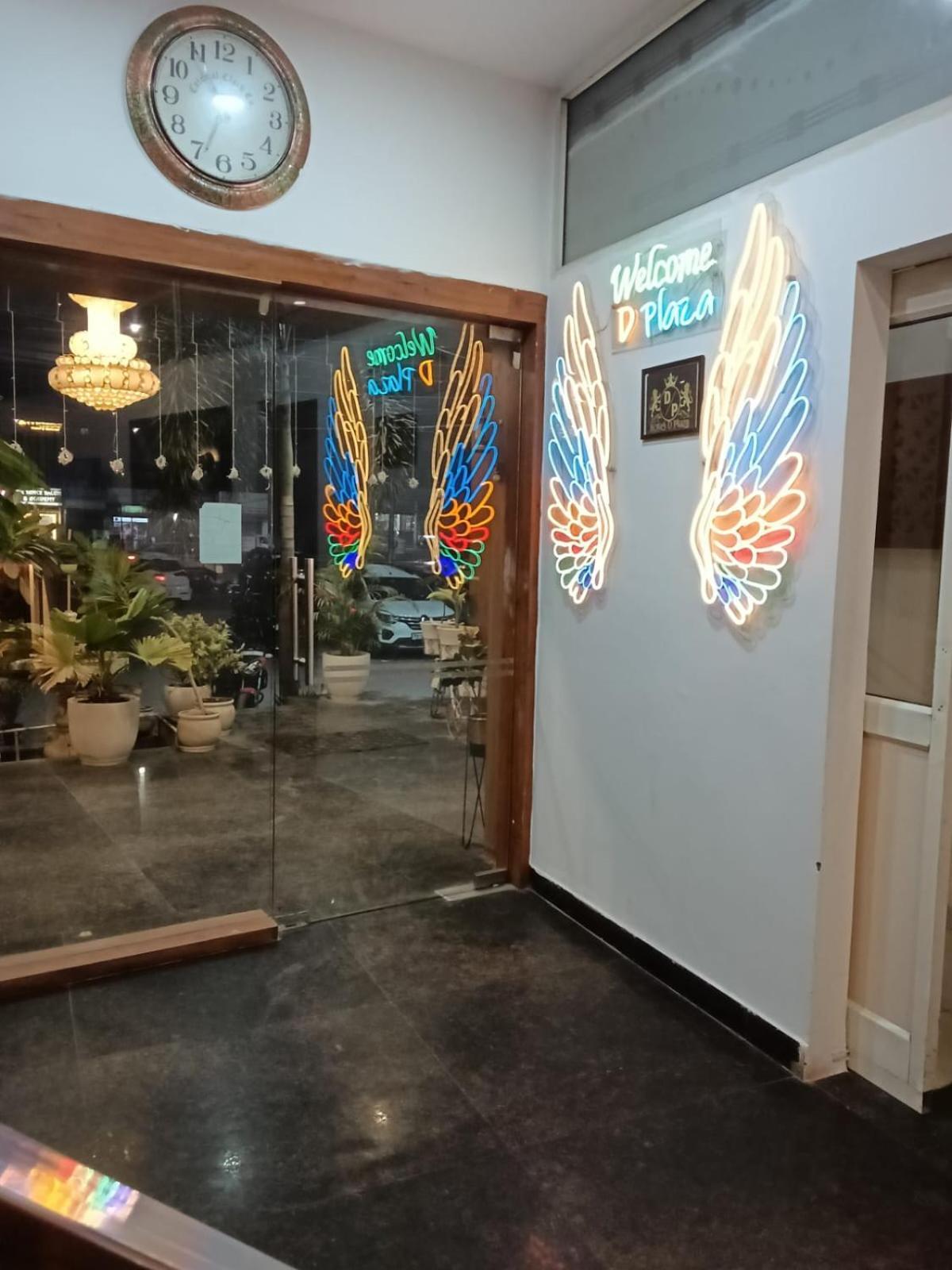 Hotel D Plaza Zirakpur Esterno foto
