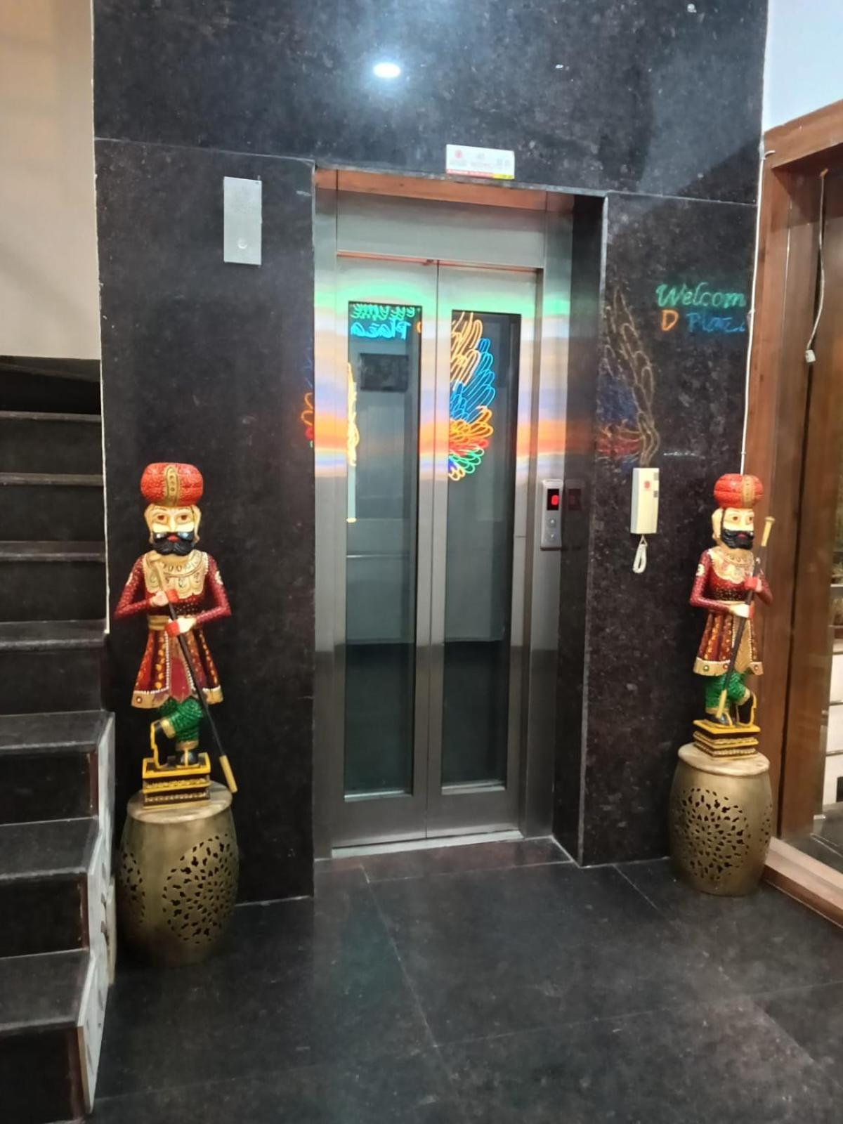 Hotel D Plaza Zirakpur Esterno foto